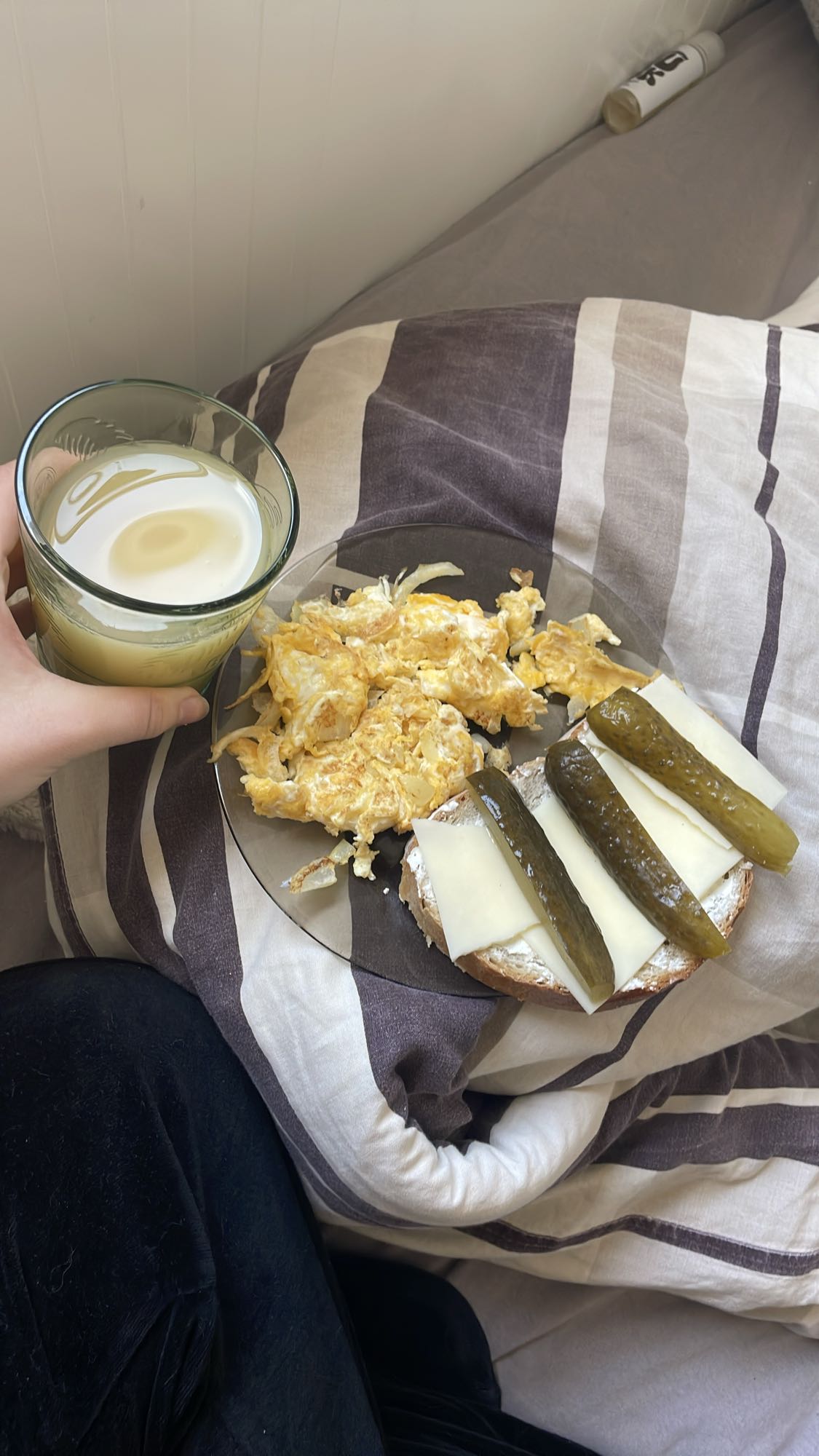 Jajecznica z kanapką