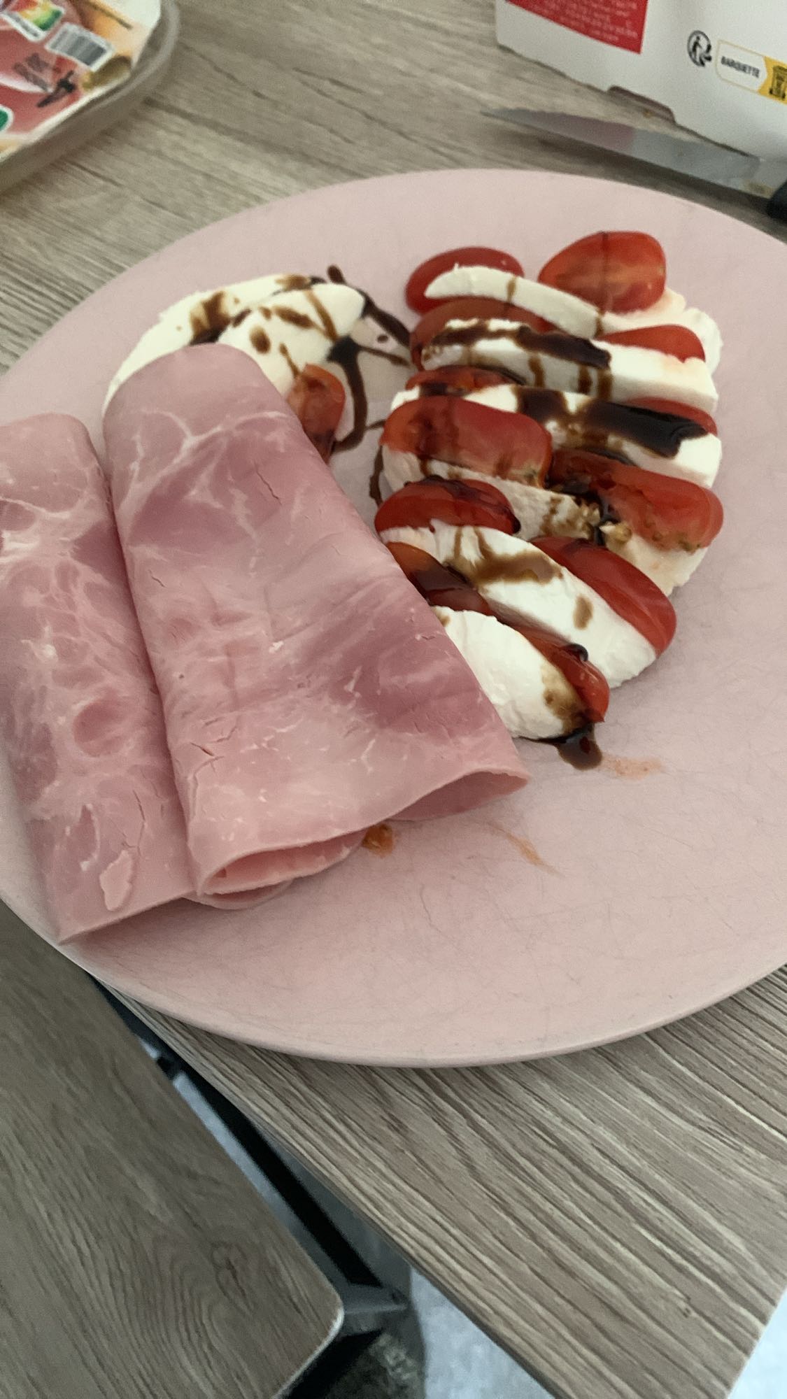 Salade caprese au jambon