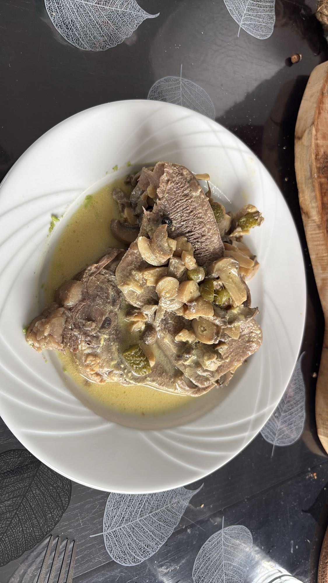 Langue de bœuf sauce cornichons