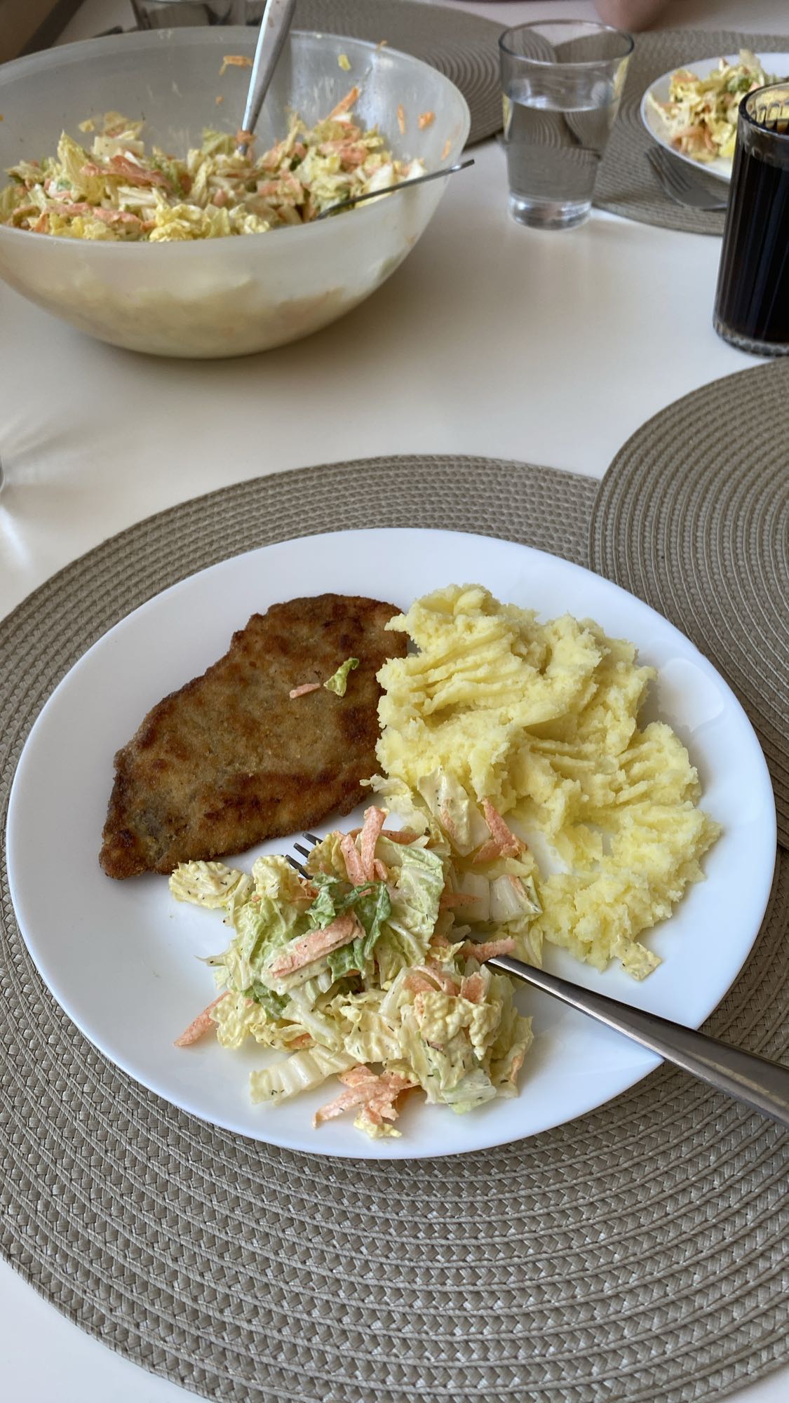 Kotlet schabowy z dodatkami