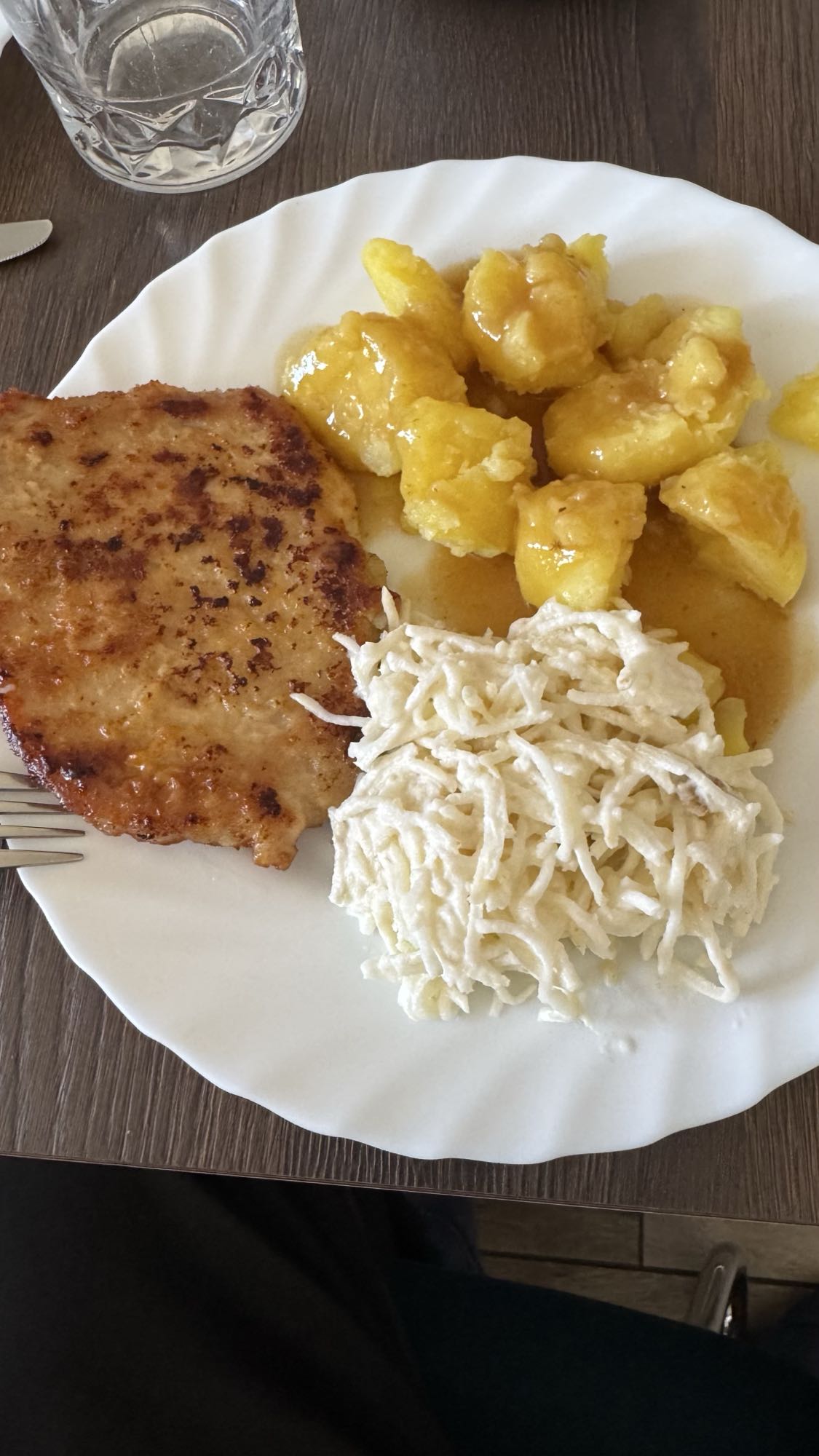 Kotlet schabowy z dodatkami