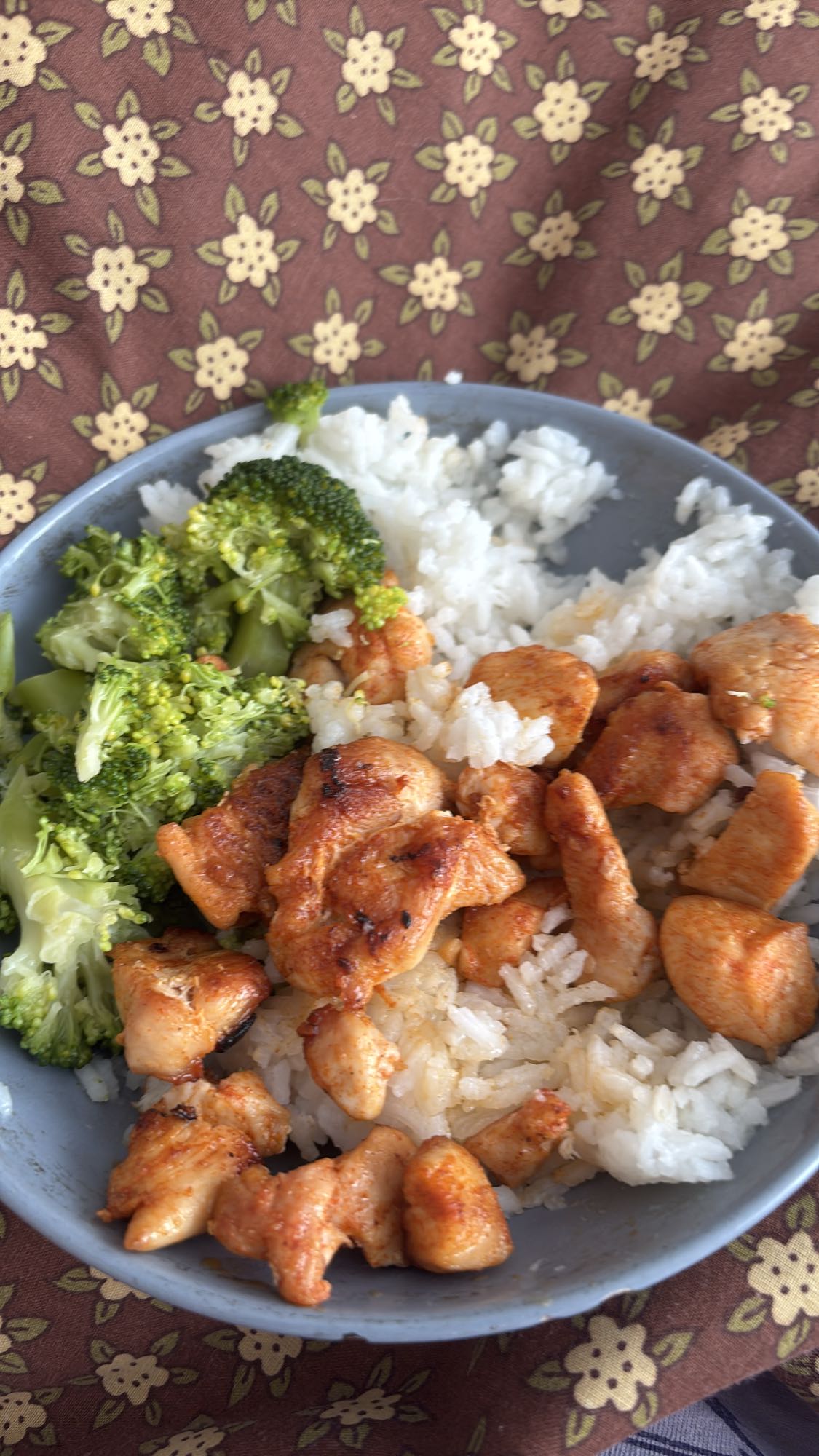 Kurczak z ryżem i brokułami