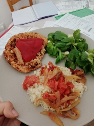 Pollo con arroz y ensalada