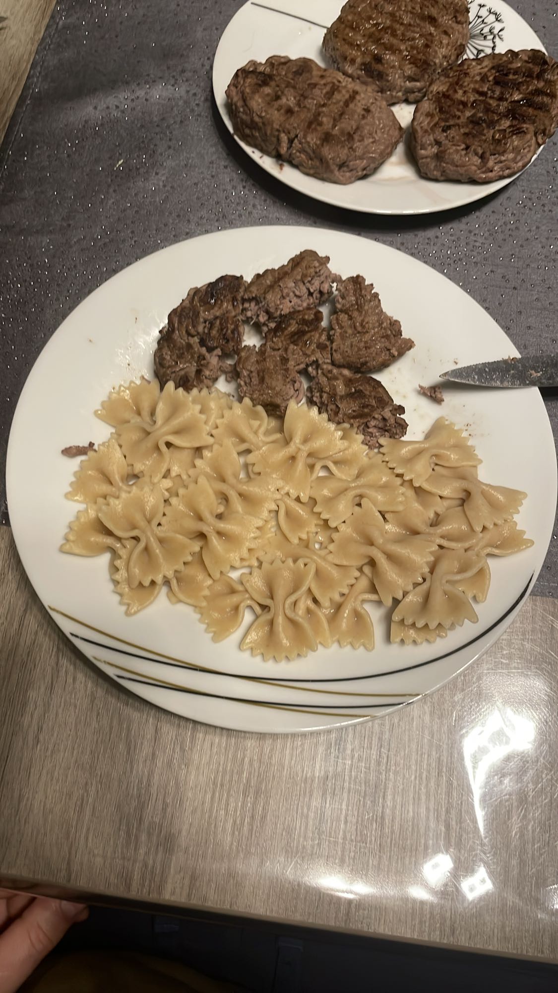 Pâtes et steak haché