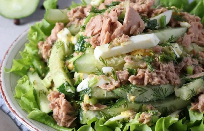 Салат с тунцом и огурцом