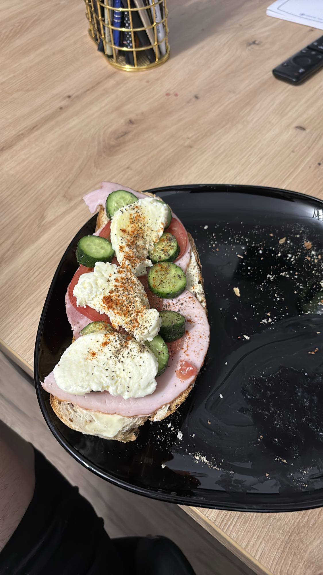 Kanapka z szynką i warzywami