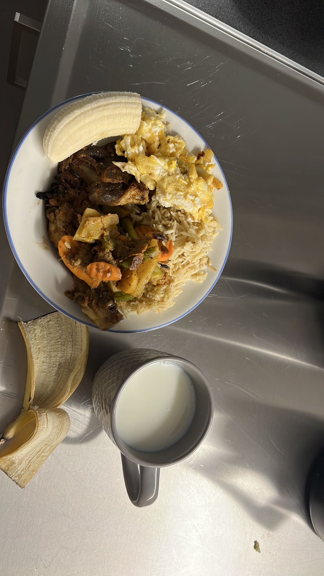 Ris och grönsaker med ägg