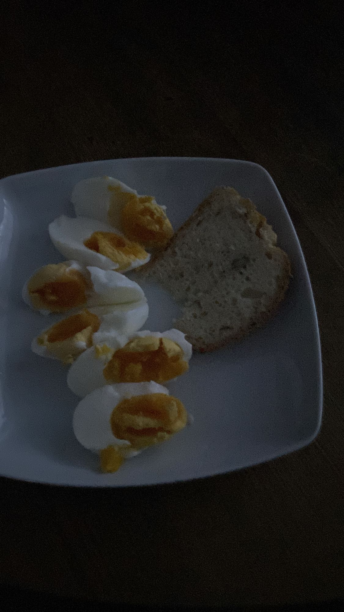 Jajka na twardo z chlebem