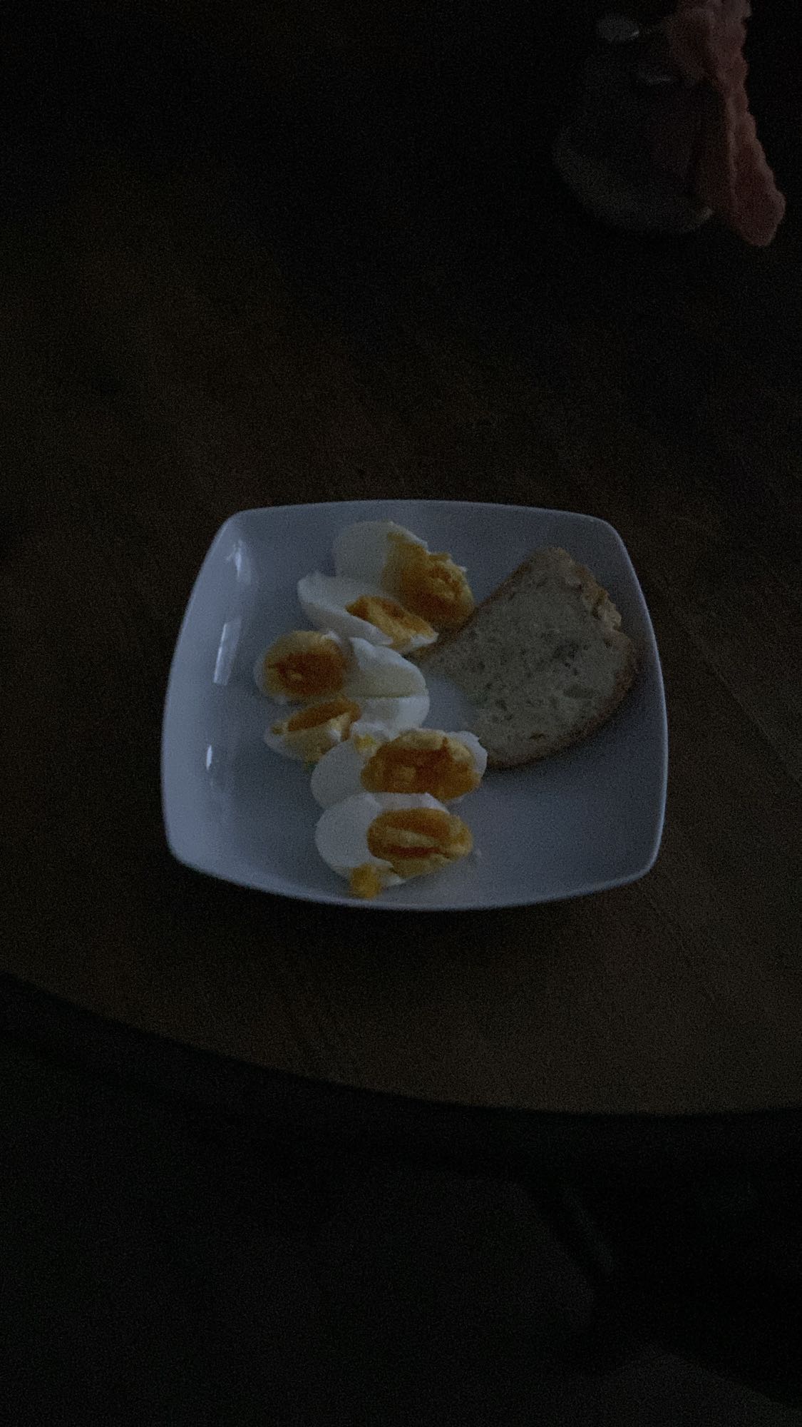 Jajka na twardo z chlebem