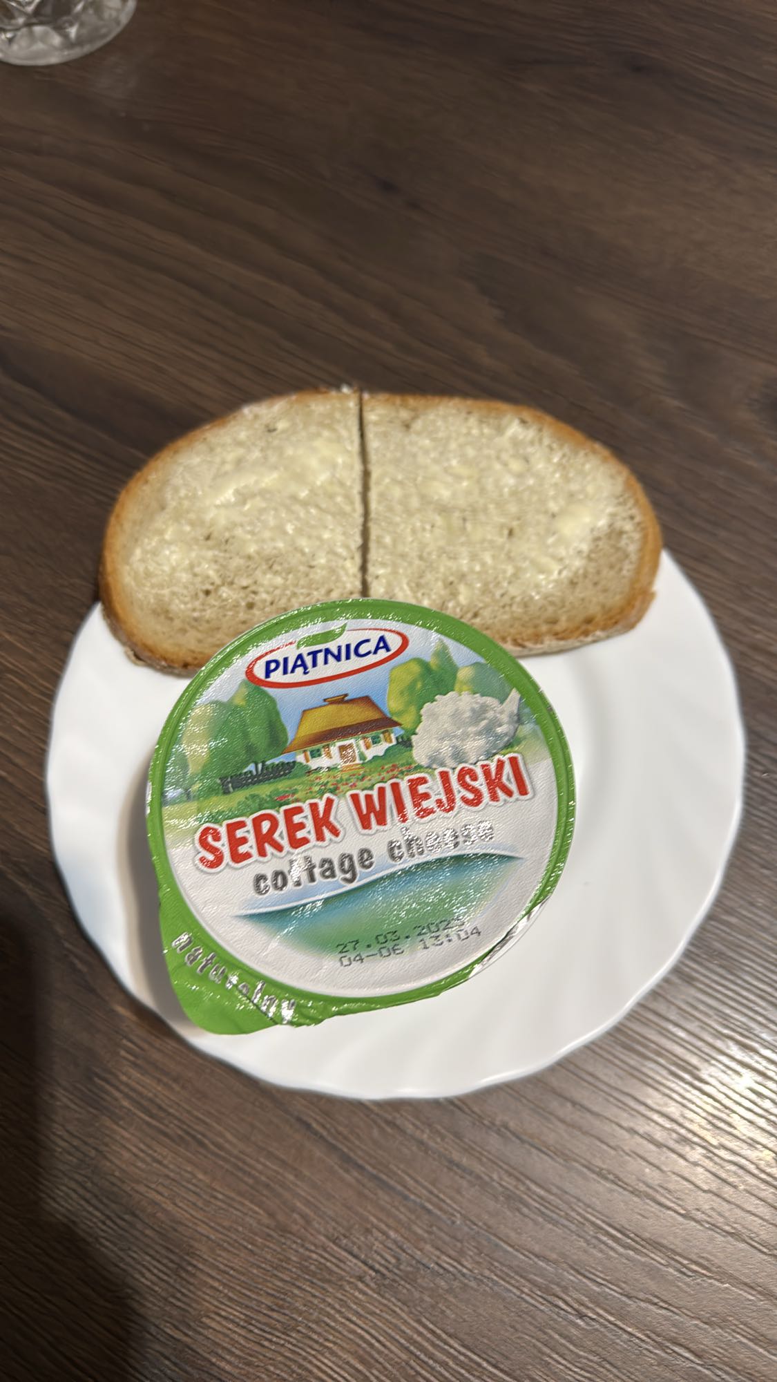 Chleb z serkiem wiejskim