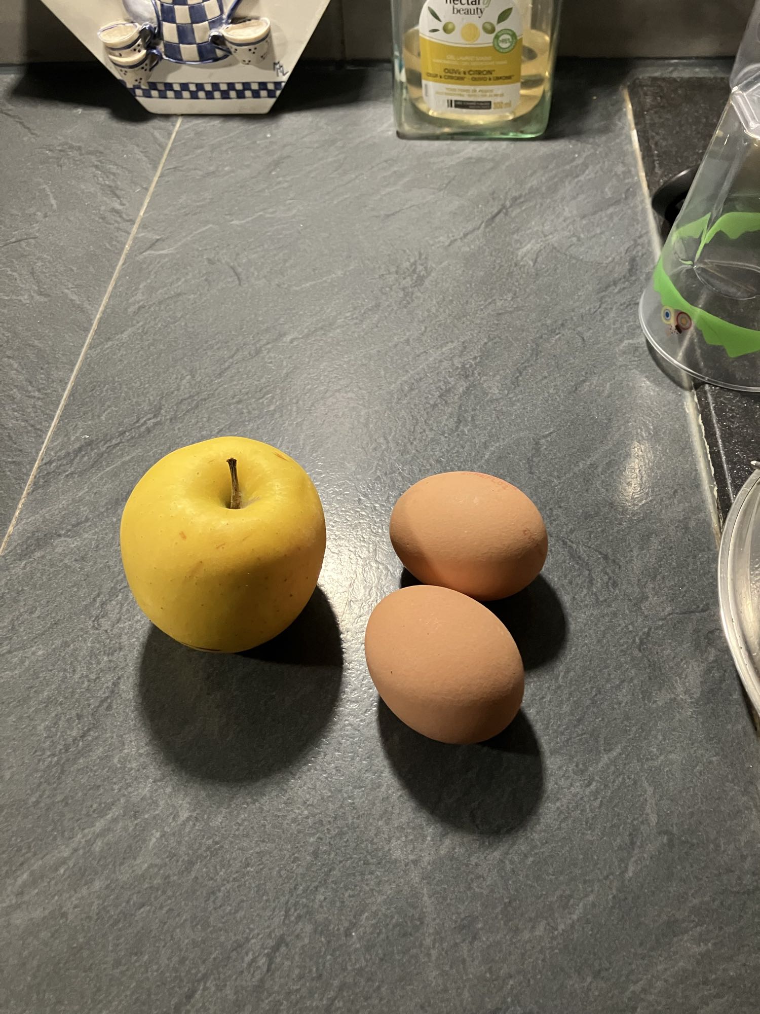 Œufs et pomme