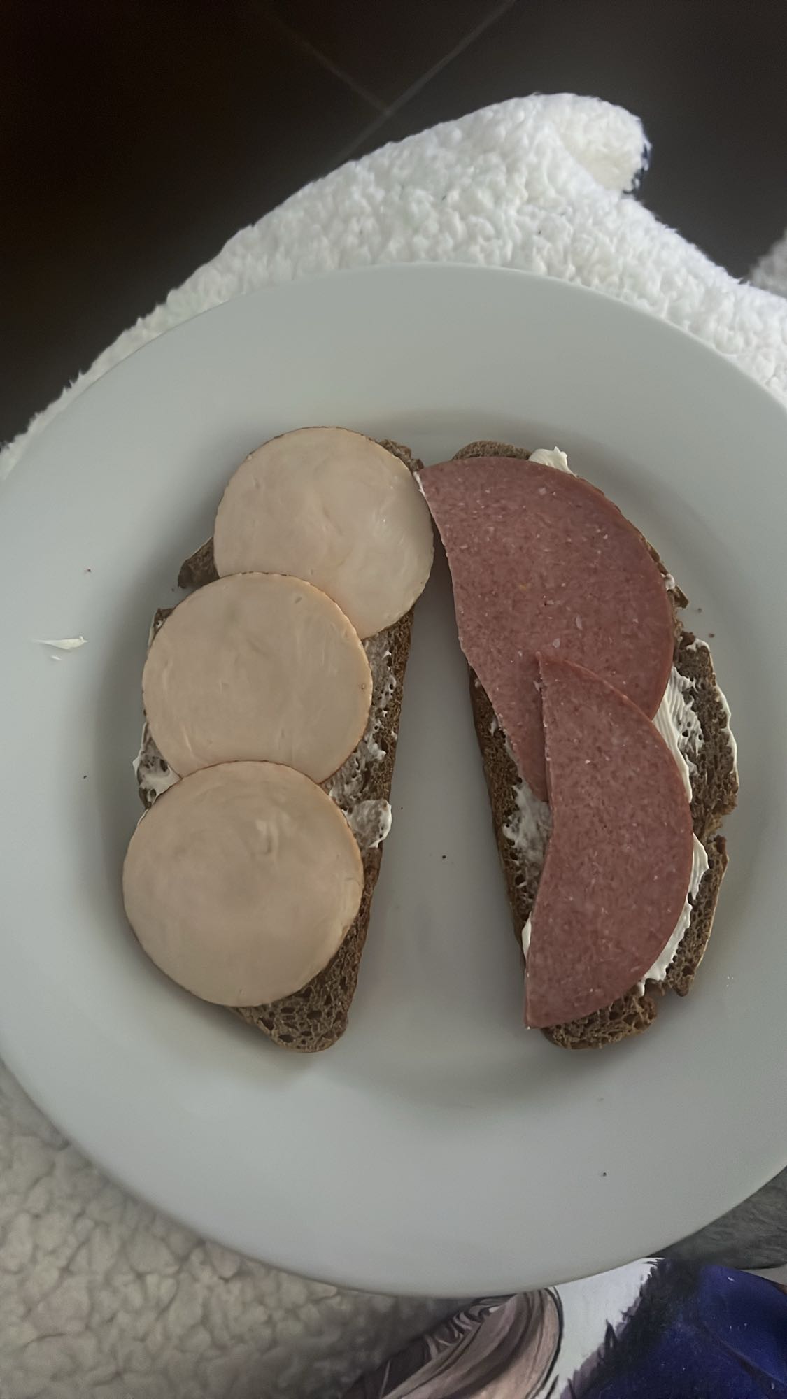 Brot mit Aufschnitt