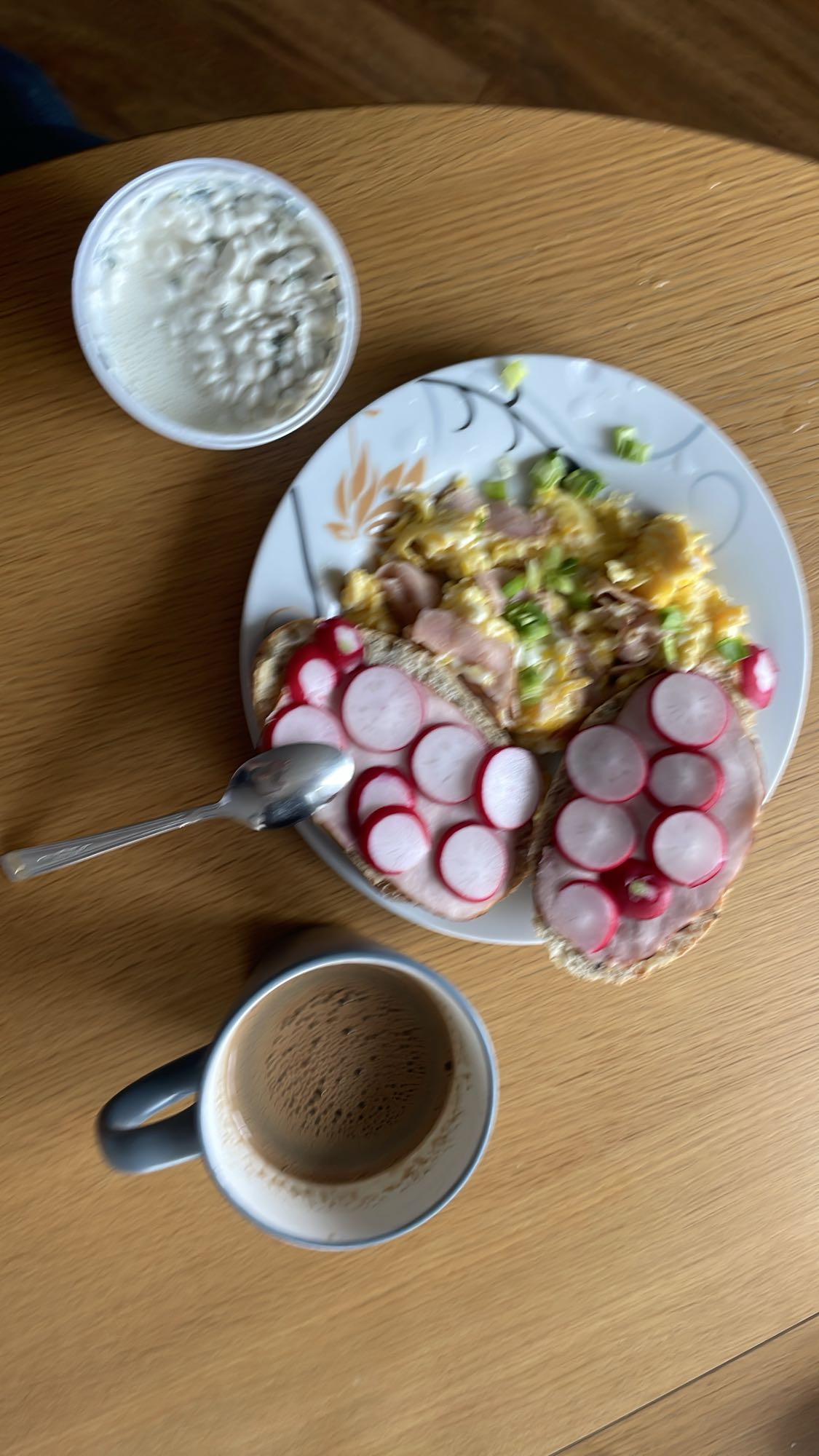 Śniadanie z jajecznicą