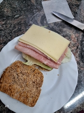 Sándwich de jamón y queso