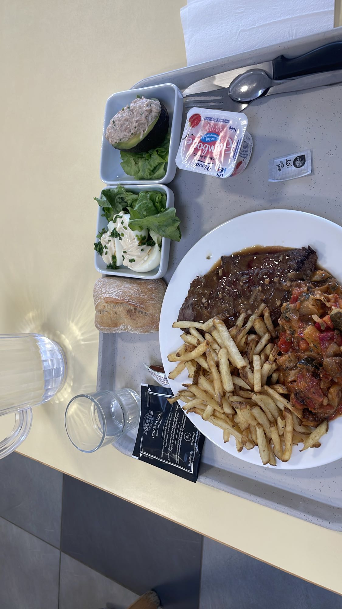 Steak frites et salade