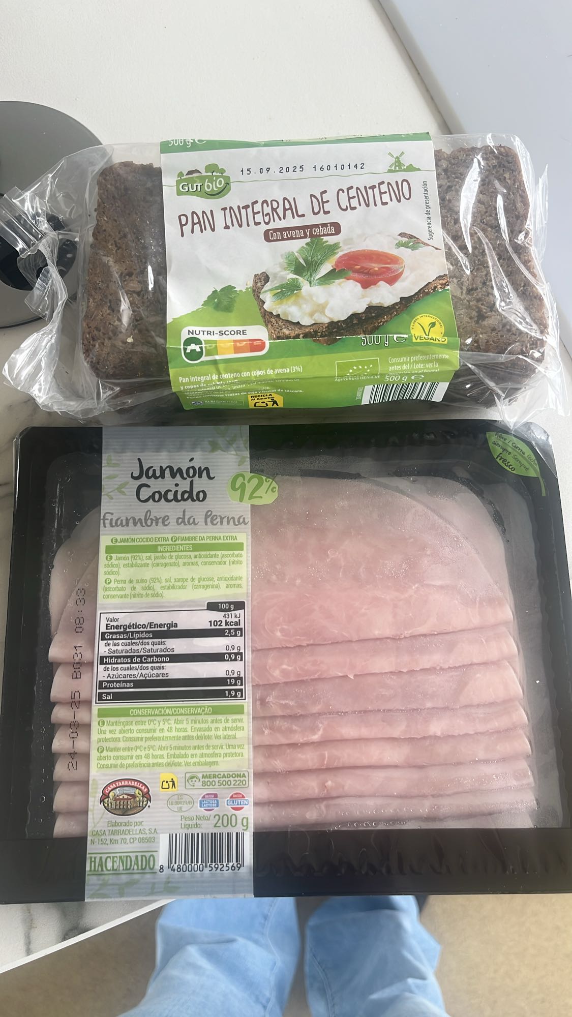 Sándwich de jamón y pan