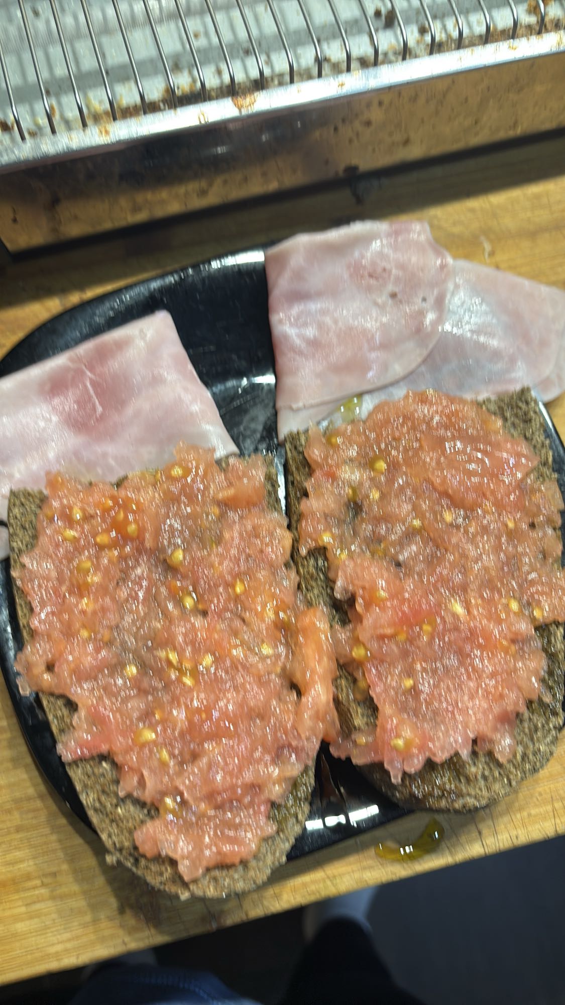 Pan con tomate y jamón