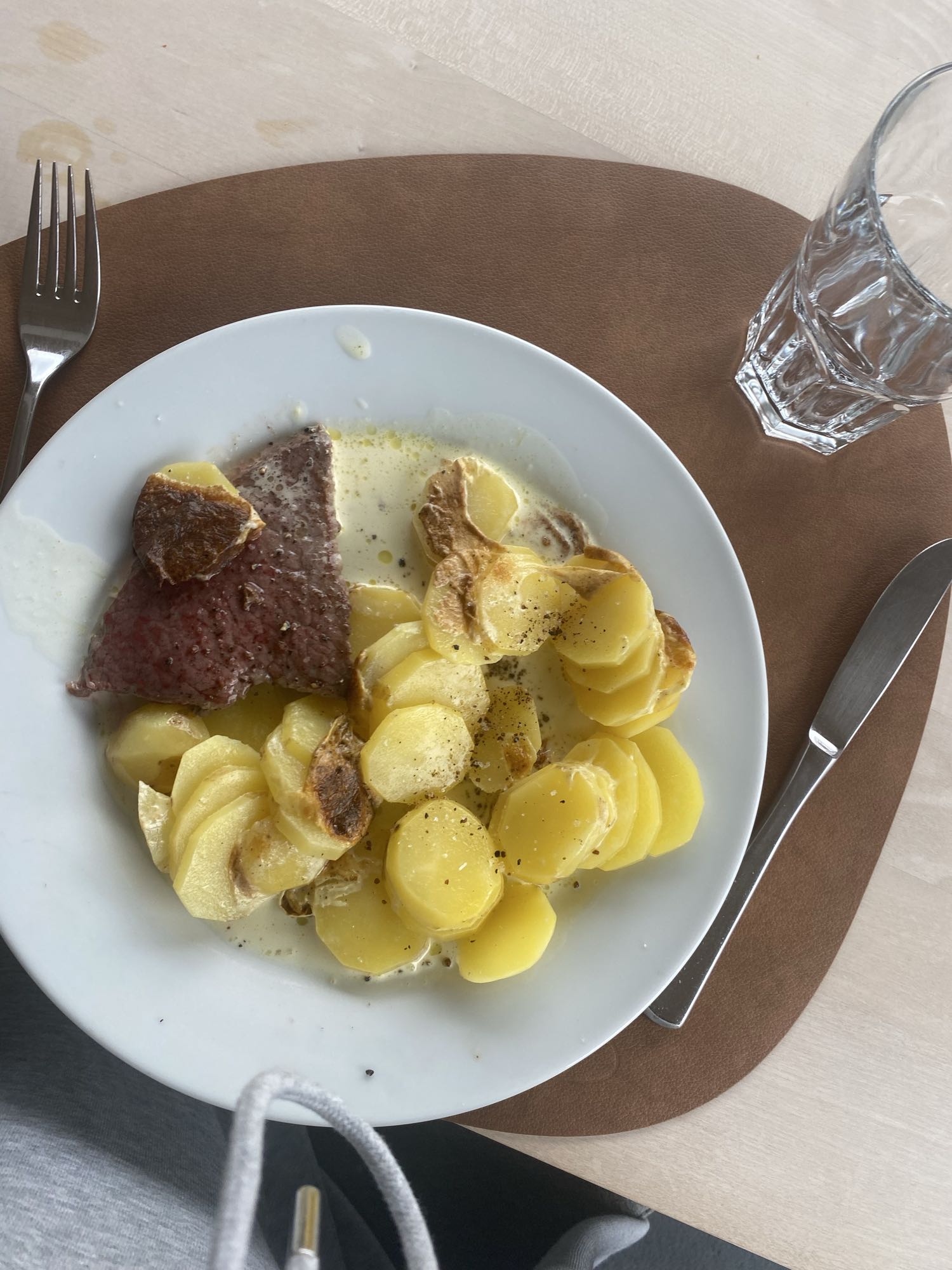 Kartoffelgratin mit Steak