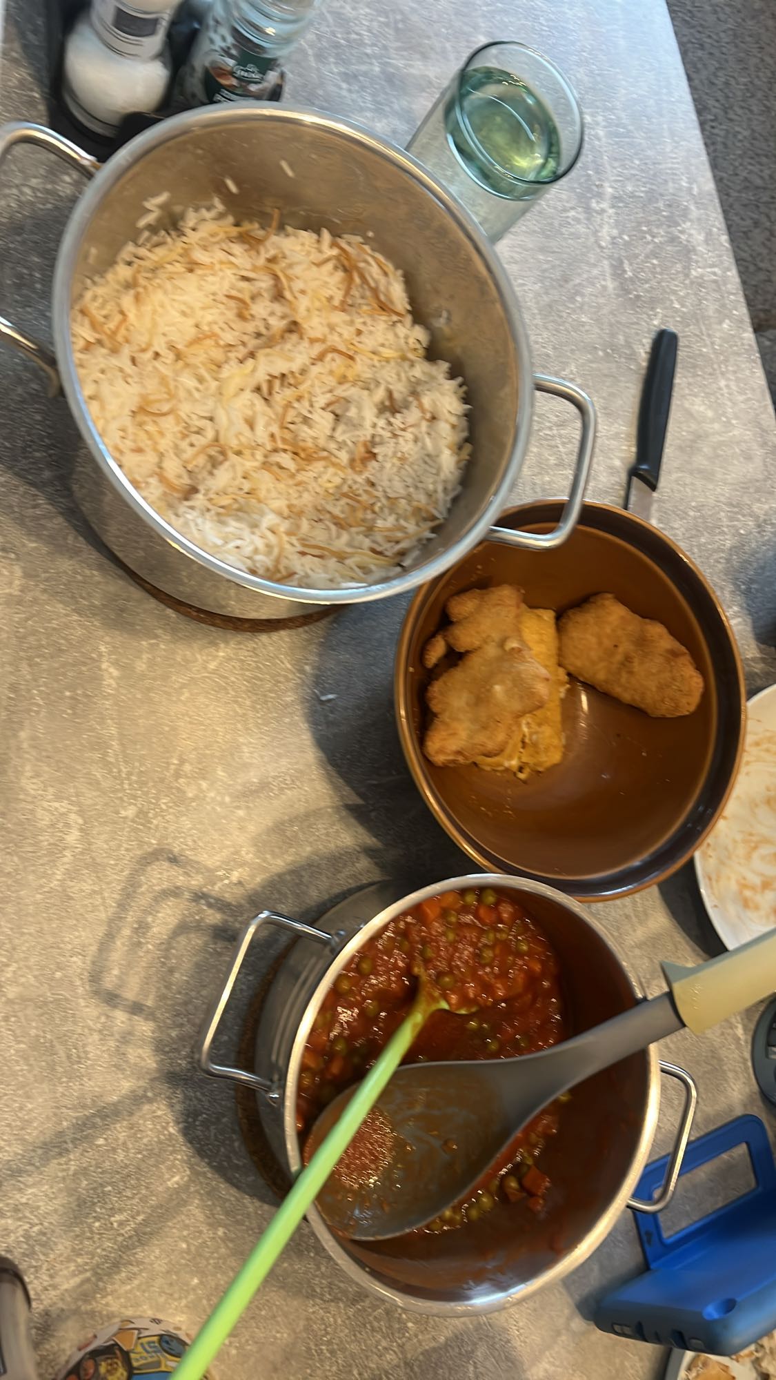 Reis mit Gemüse und Nuggets