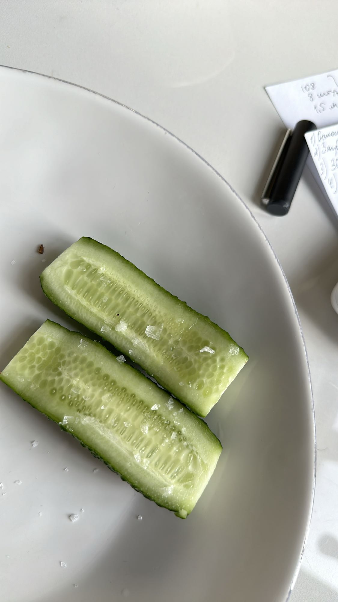 Огурец с солью