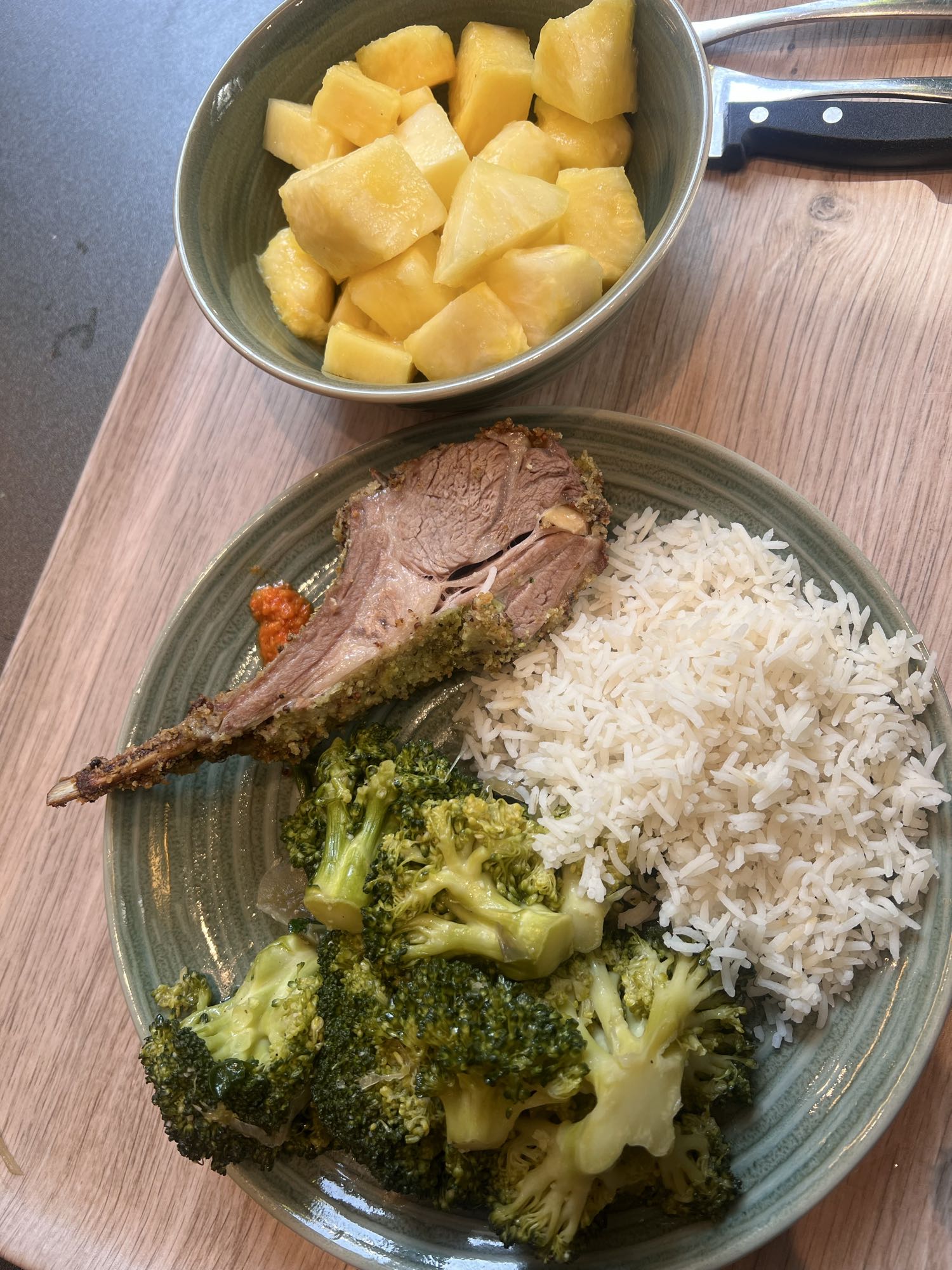 Agneau avec riz et brocoli