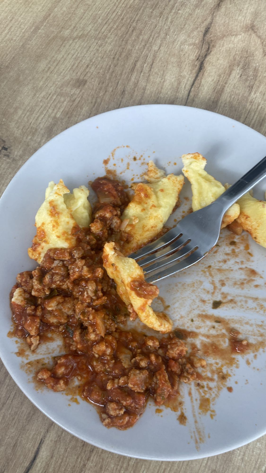 Kluski z sosem mięsnym