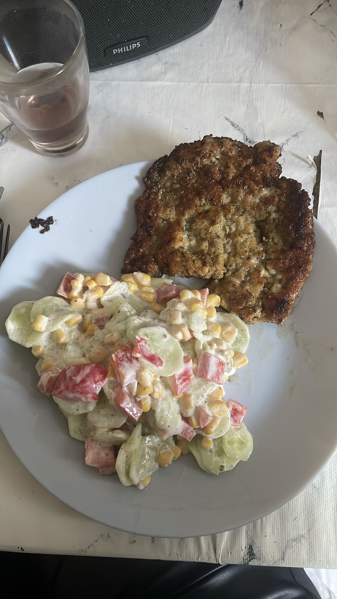 Kotlet mielony z sałatką