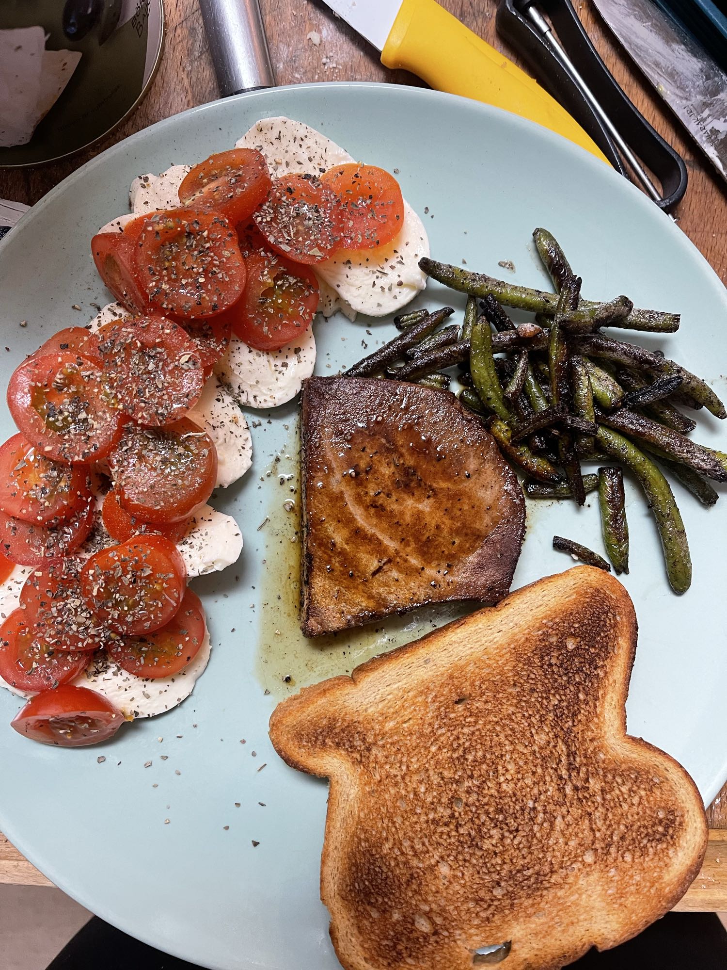 Grillad tonfisk med tillbehör