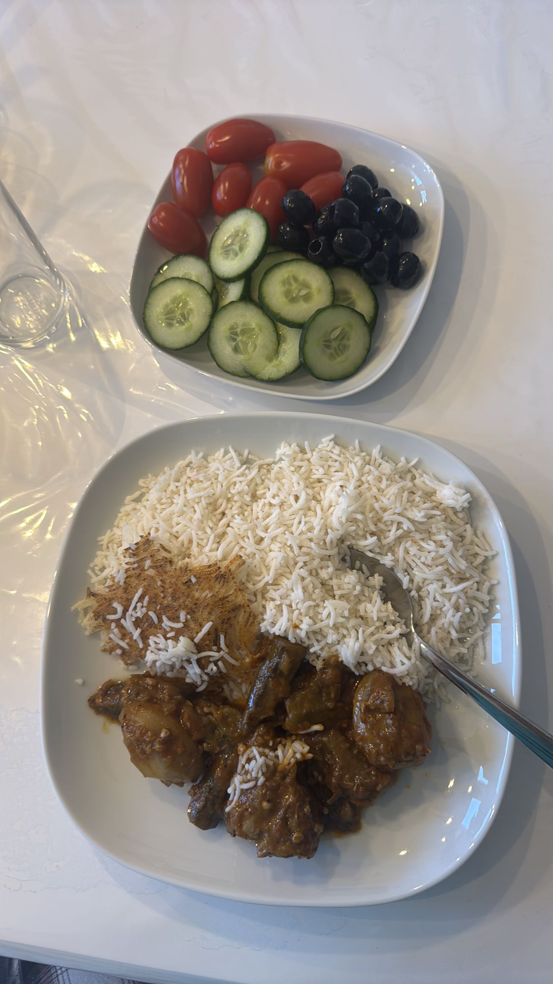 Ris med gryta och sallad