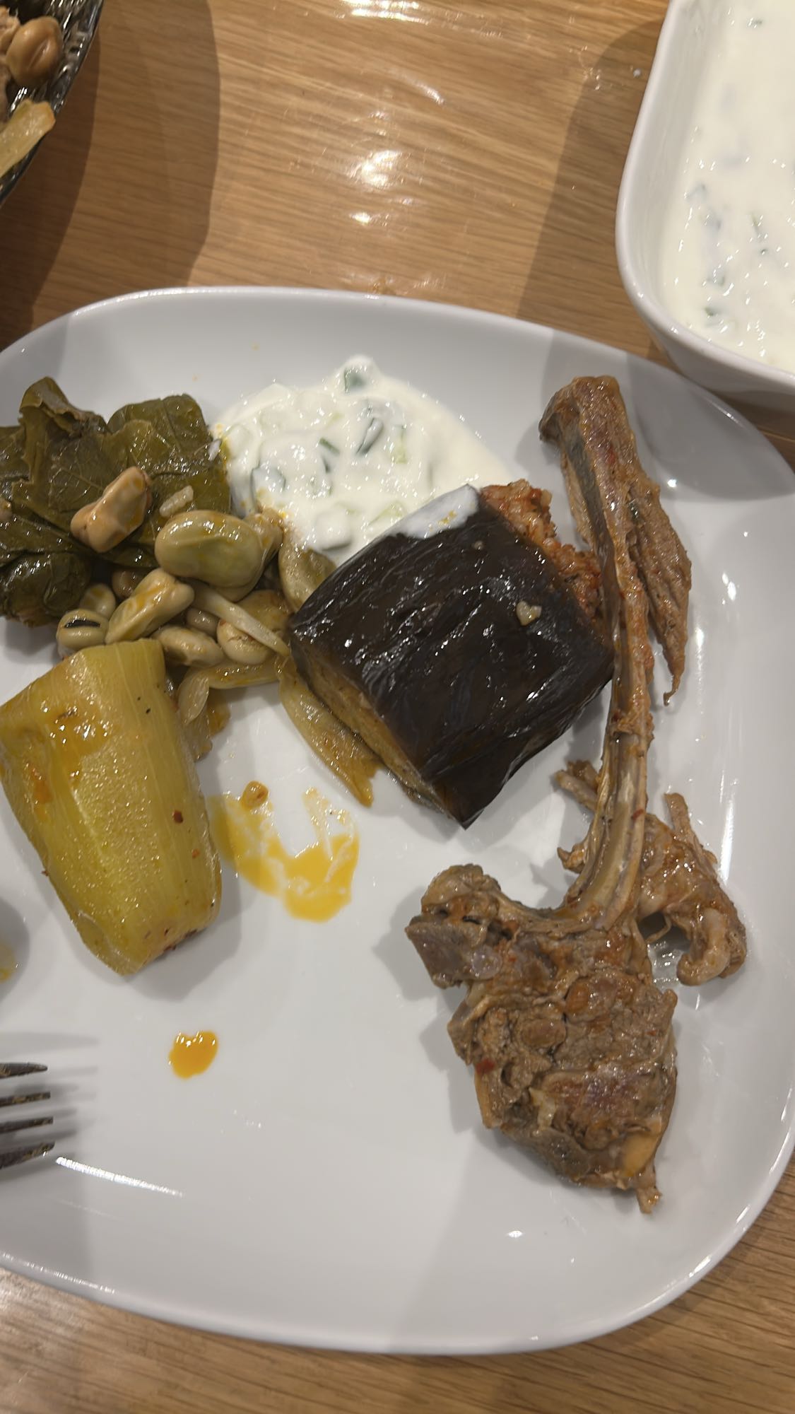 Lamm med fyllda grönsaker