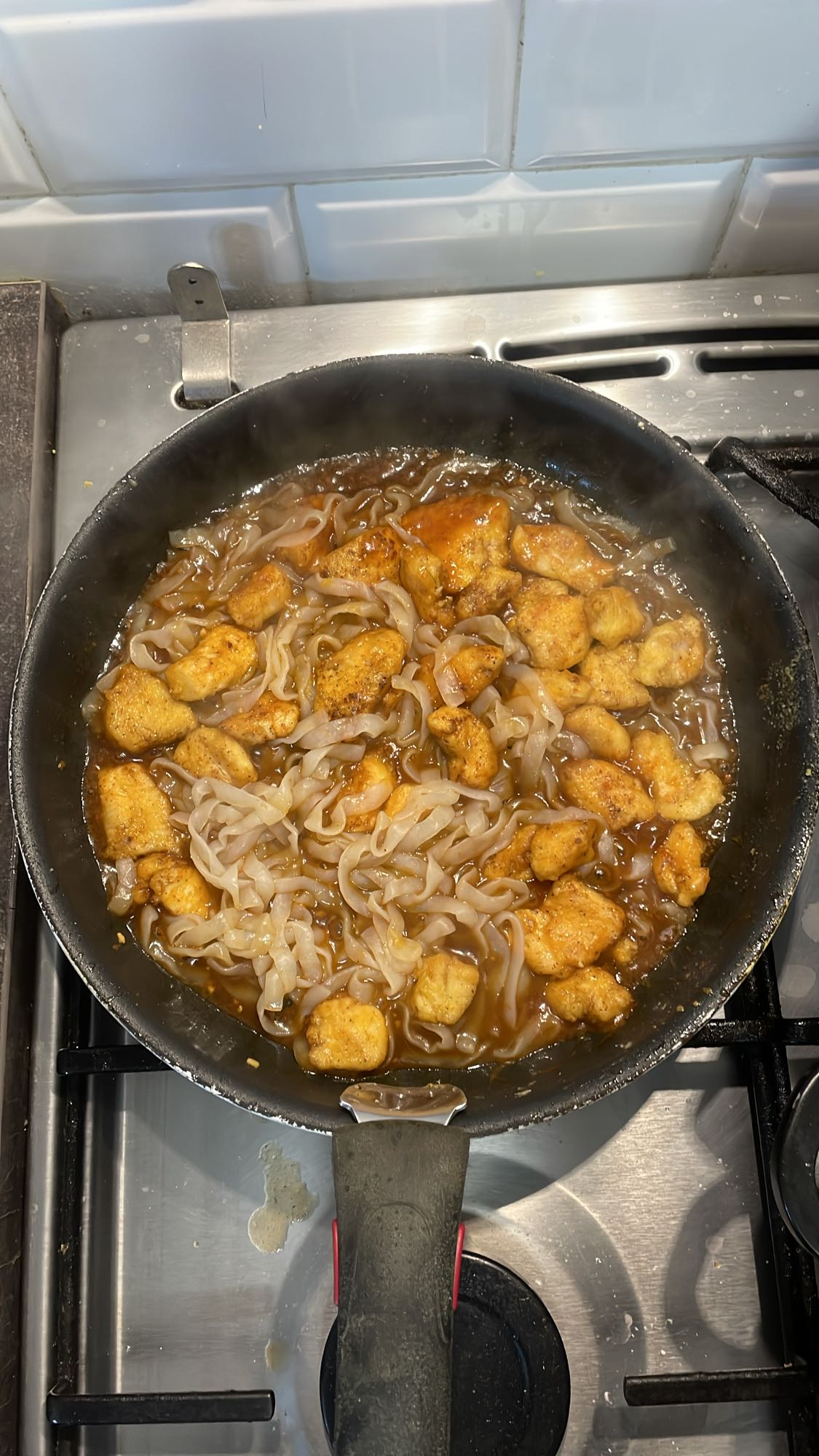 Kurczak z makaronem ryżowym