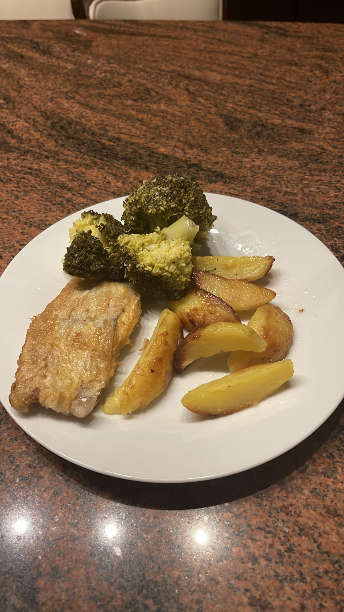 Smażona ryba z ziemniakami