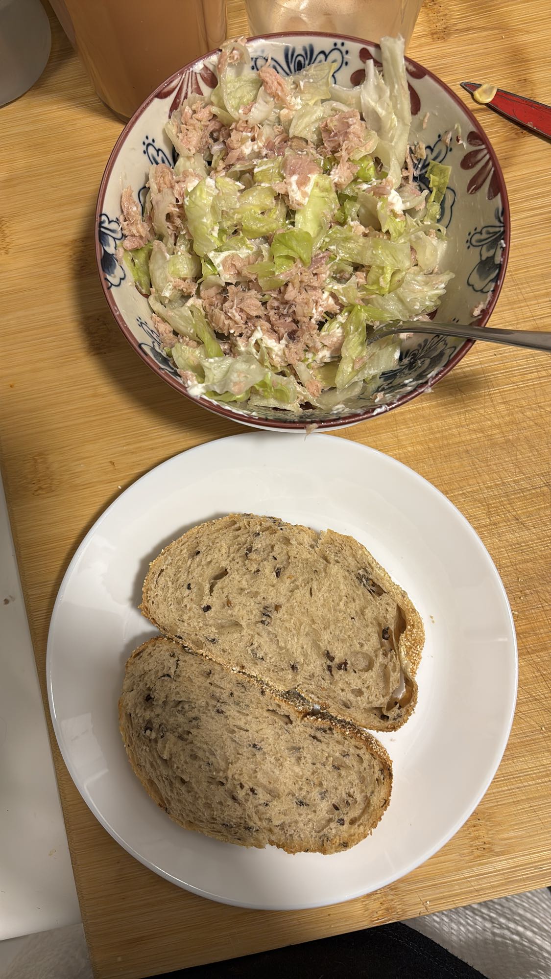 Ensalada de atún con pan