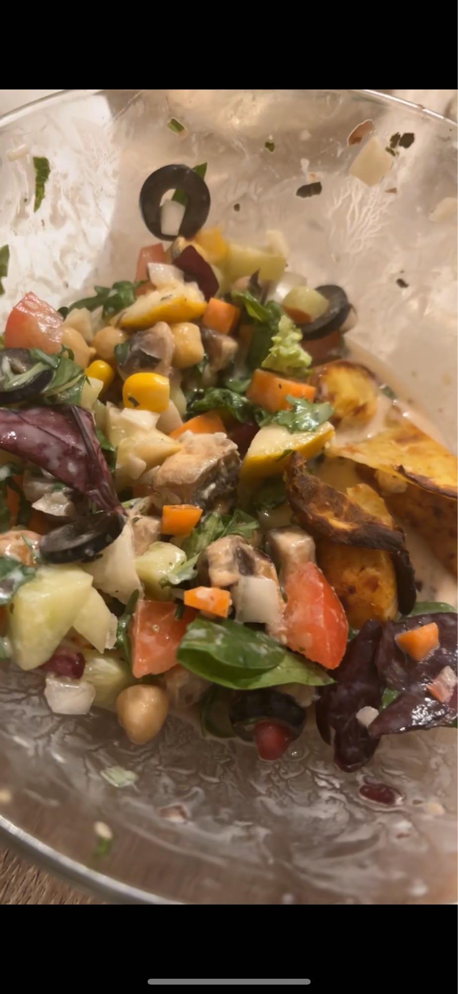 Gemischter Salat mit Süßkartoffeln