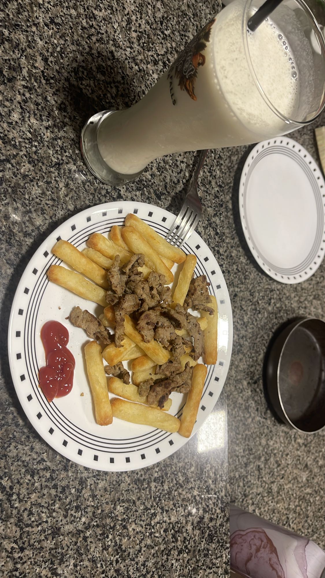 Papas fritas con carne