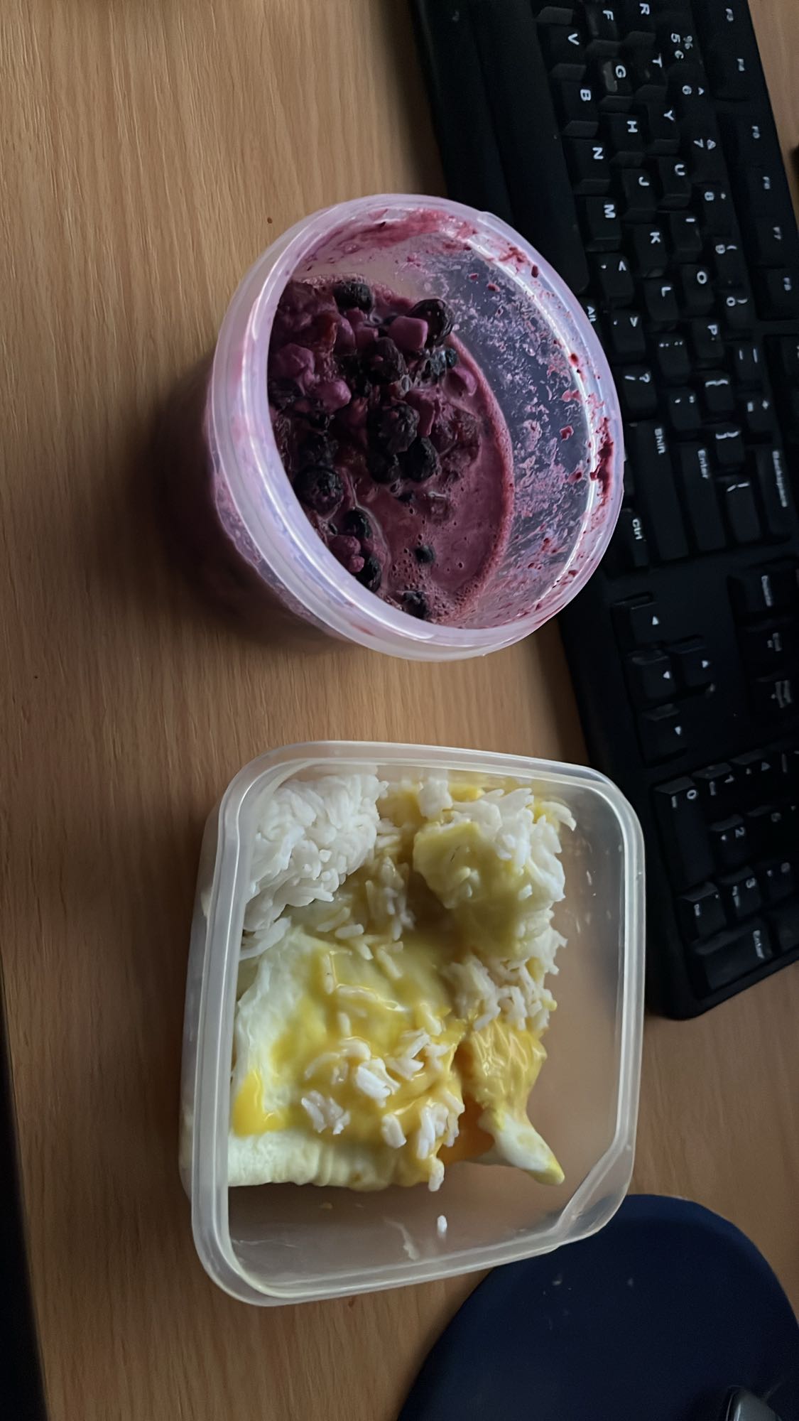 Ryż z jajkiem i koktajl