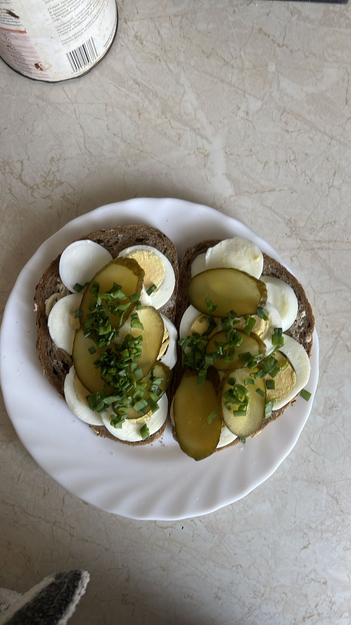 Kanapki z jajkiem i ogórkiem