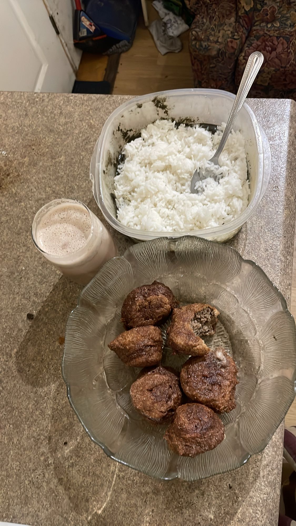 Riz et beignets farcis