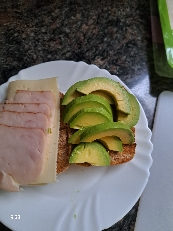 Sándwich de aguacate y jamón