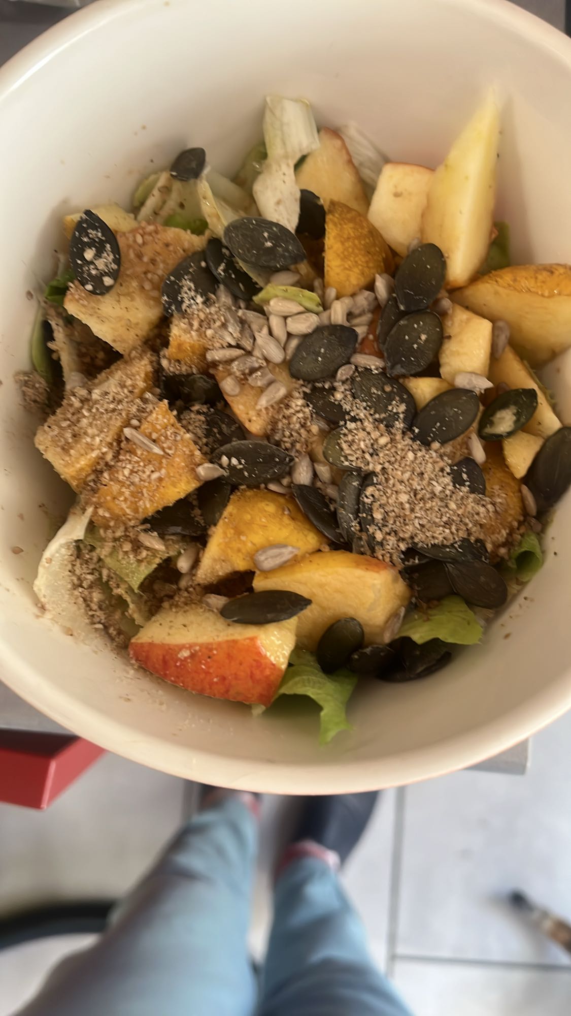 Salade aux pommes et graines