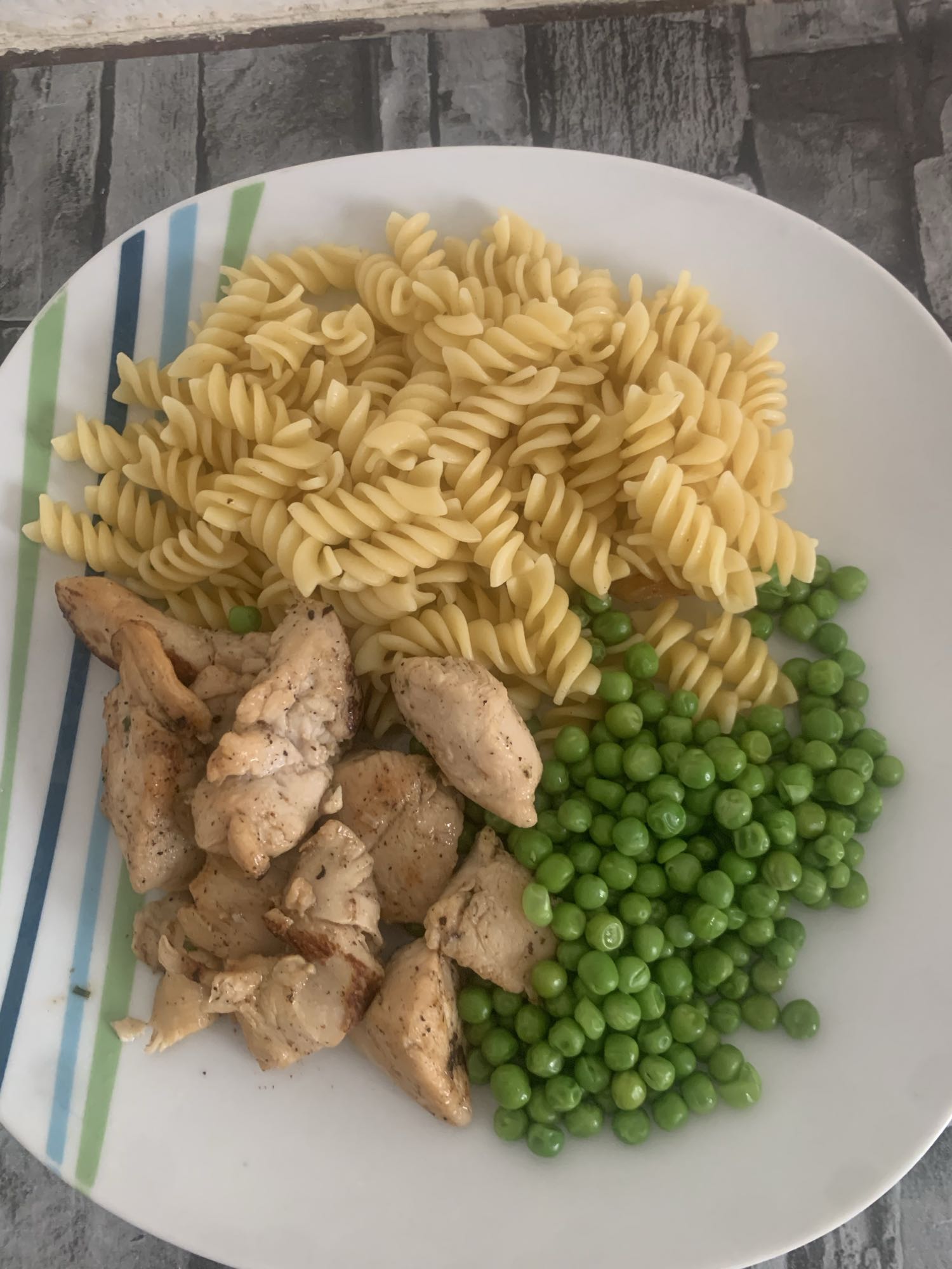 Pâtes au poulet et pois
