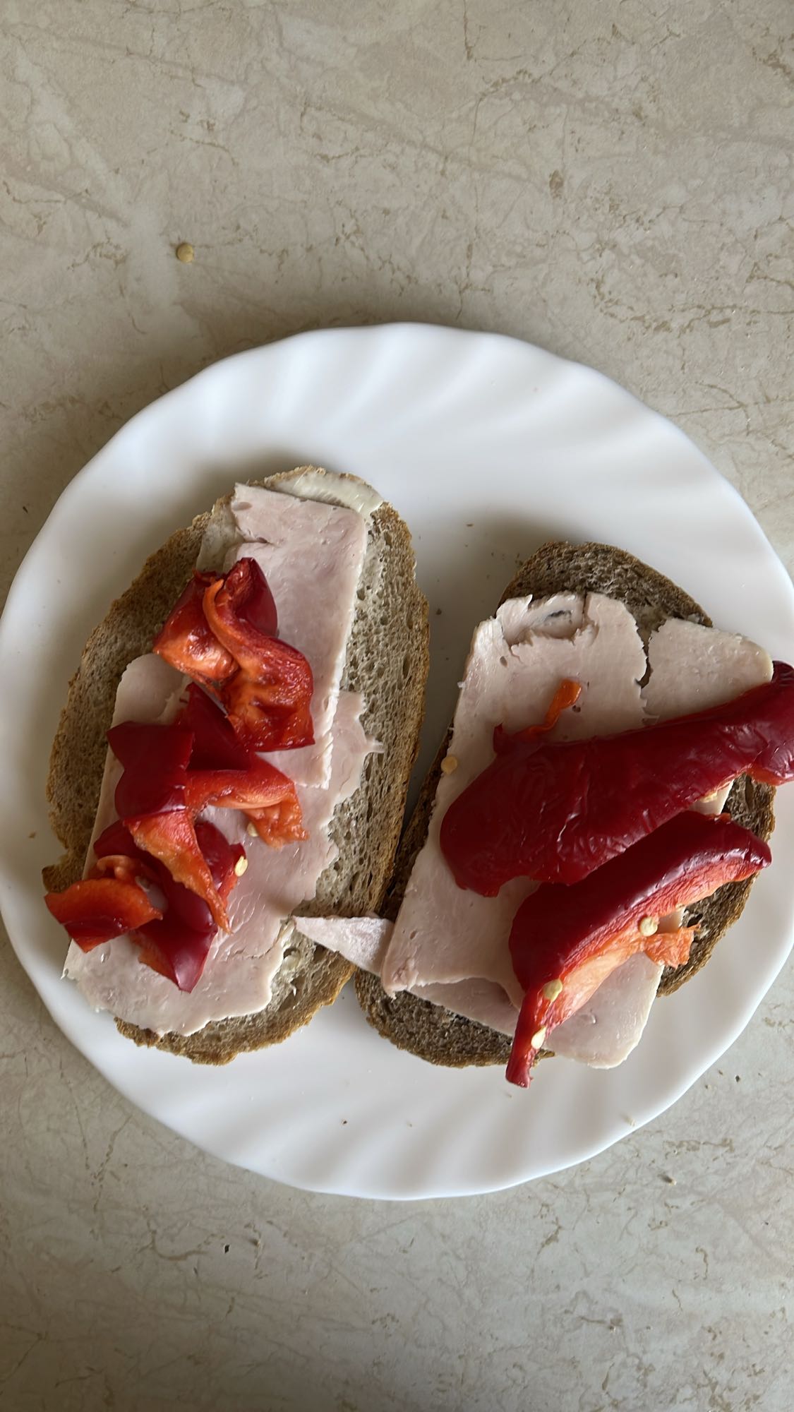 Kanapki z szynką i papryką