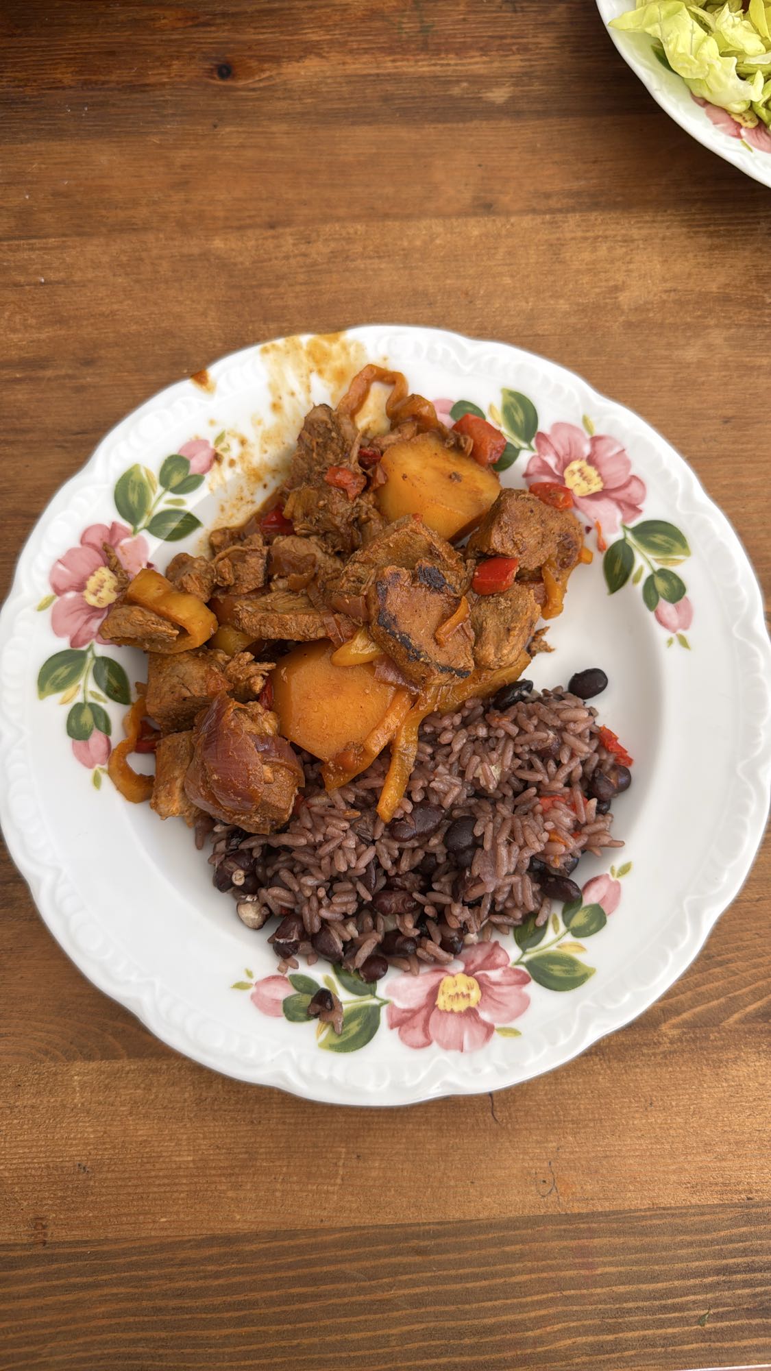 Carne guisada con arroz