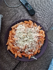 Pasta con queso y salsa