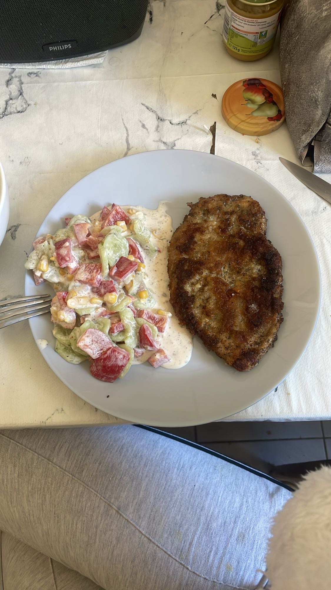 Kotlet schabowy z sałatką