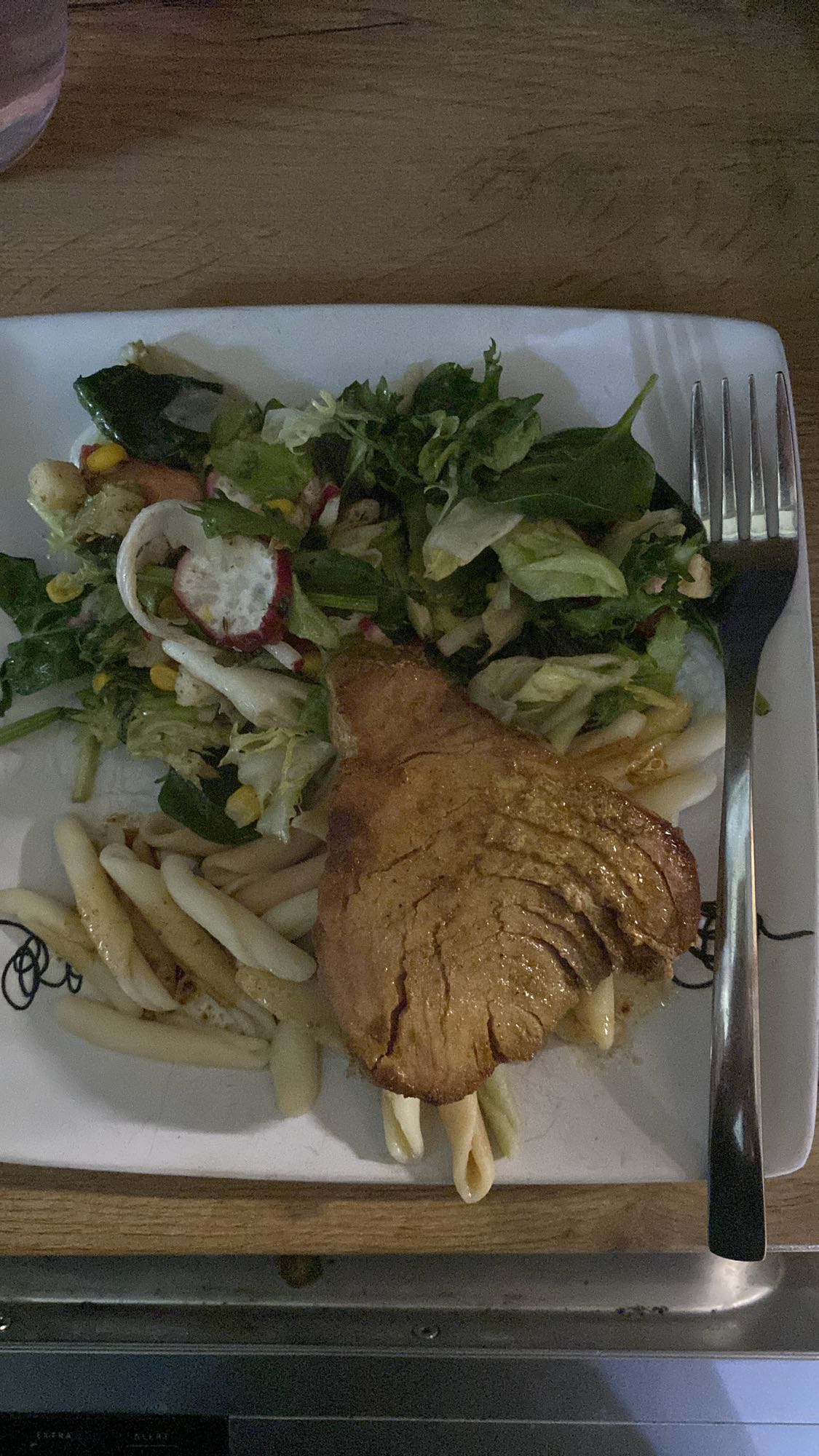 Stek z tuńczyka z sałatką