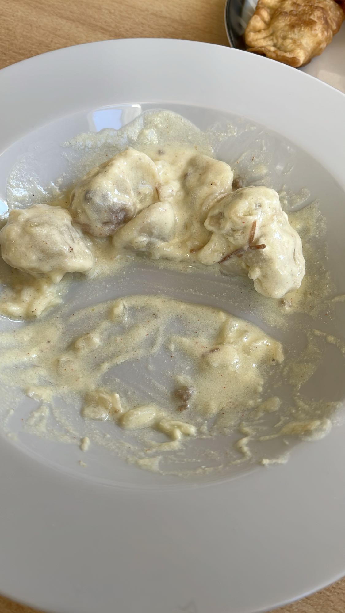 Pelmeni mit Sahnesoße