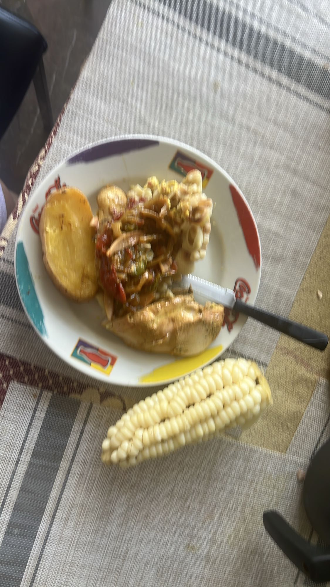 Pollo con papas y mote