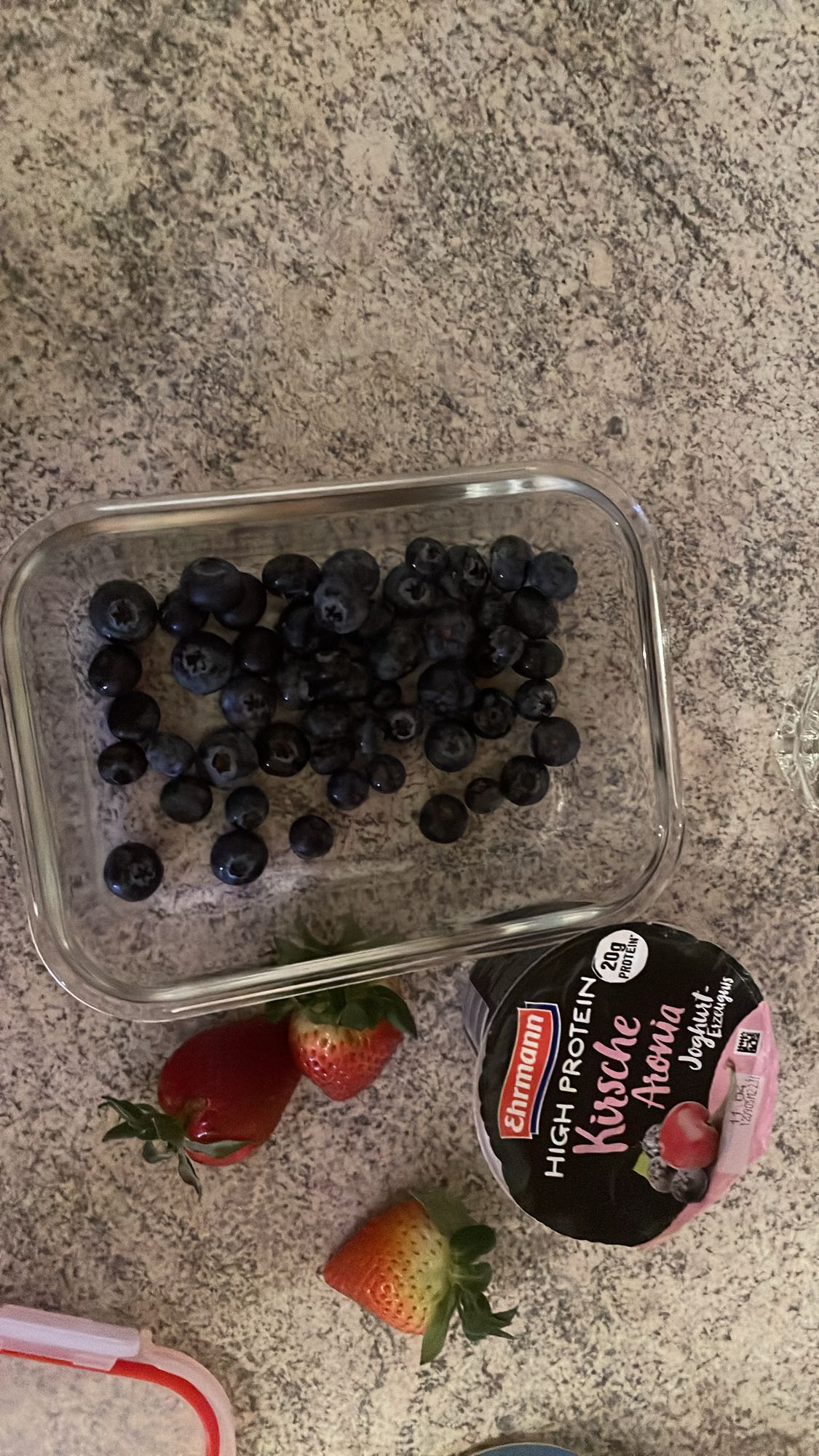 Sadje in proteinski jogurt