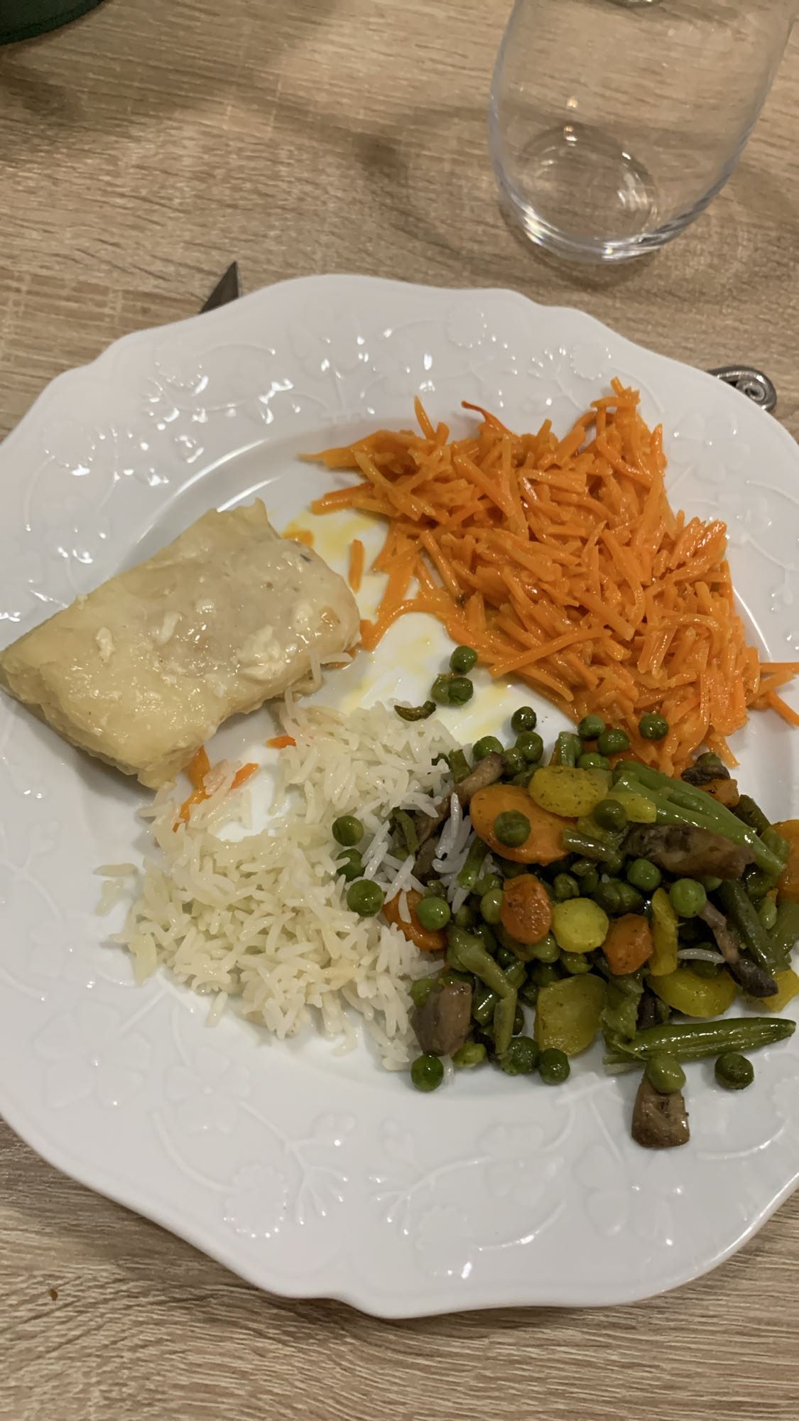 Poisson avec riz et légumes